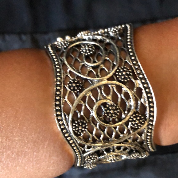 Cuff bracelet - Picture 4 of 5